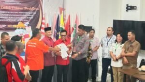 KPU Tapteng Serahkan Berita Acara Pernerimaan Dokumen Paslon MAMA