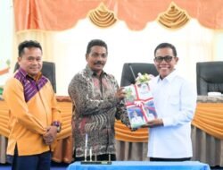 Bupati Masinton Pasaribu Sampaikan LKPJ 2024 ke DPRD Tapteng